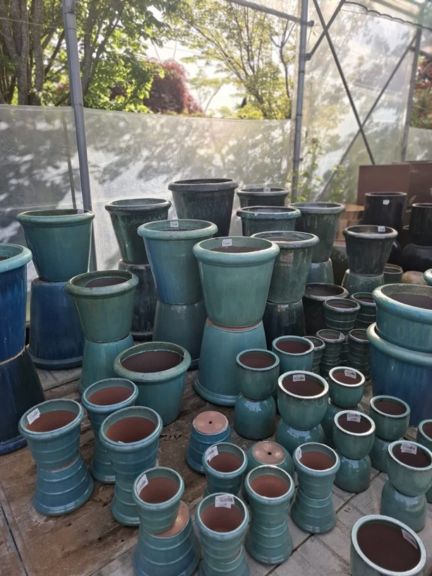 pots en céramique bleue