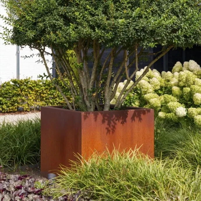 Grand bac en acier corten